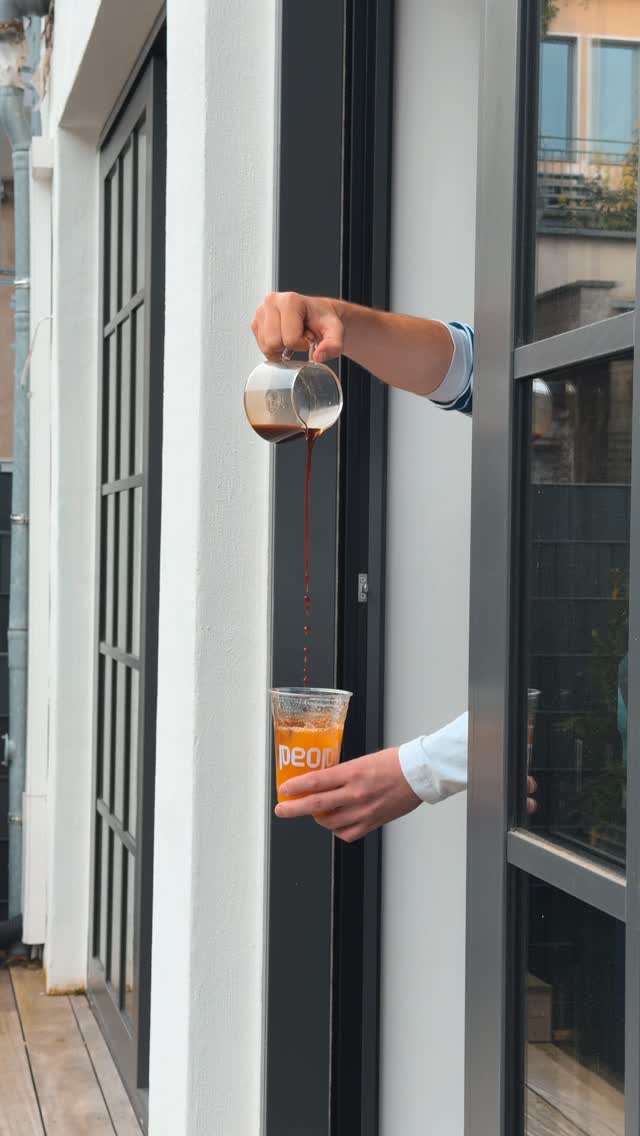 come by and grab your favorite iced drink 😮‍💨🧊

#peoplepeople #peoplepeoplecoffee #köln #cafe #summer